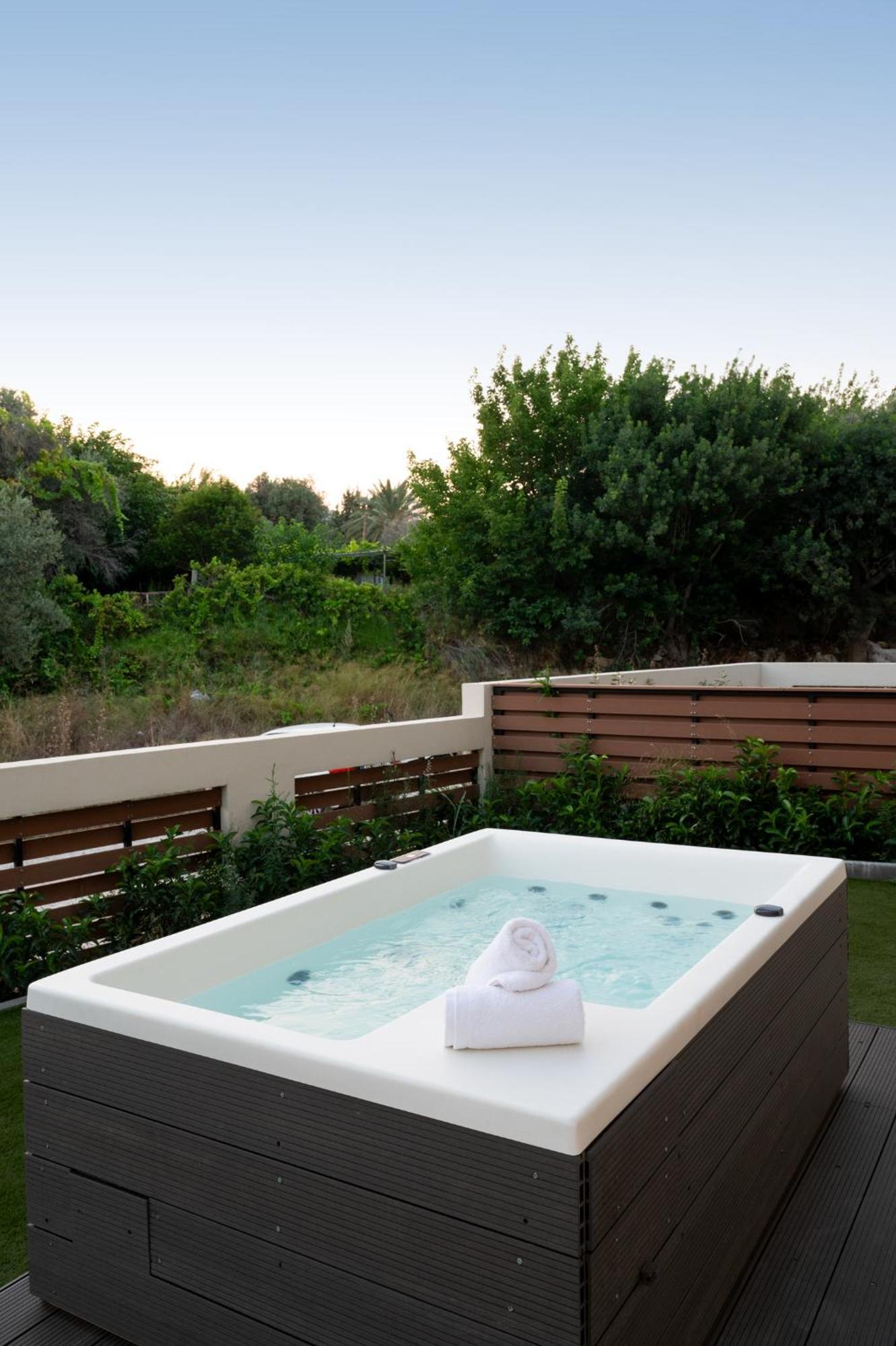 Maison Du Jardin 2-Bedroom Apartment Private Outdoor Jacuzzi Rhodes City Extérieur photo